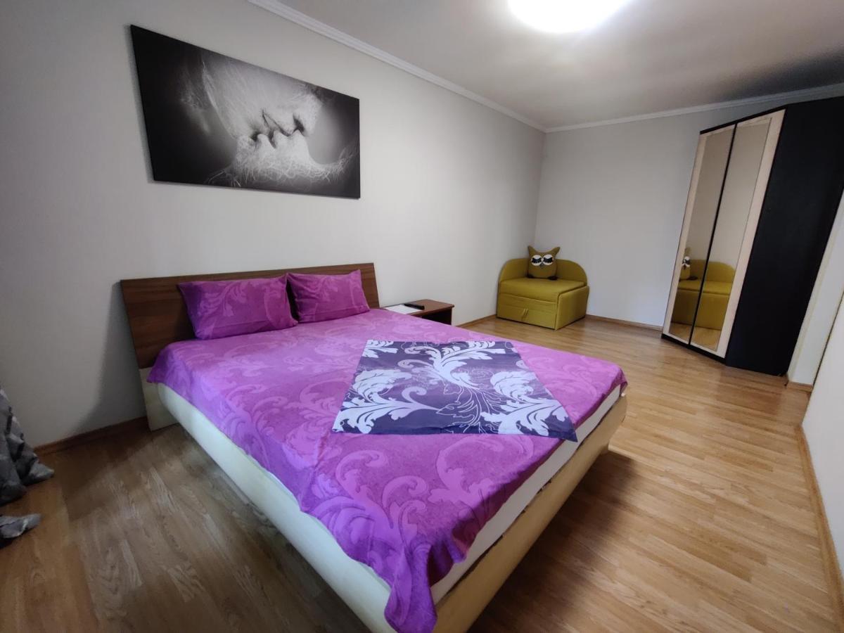 Apartment On Victora Yarmoly Kyiv Exterior photo